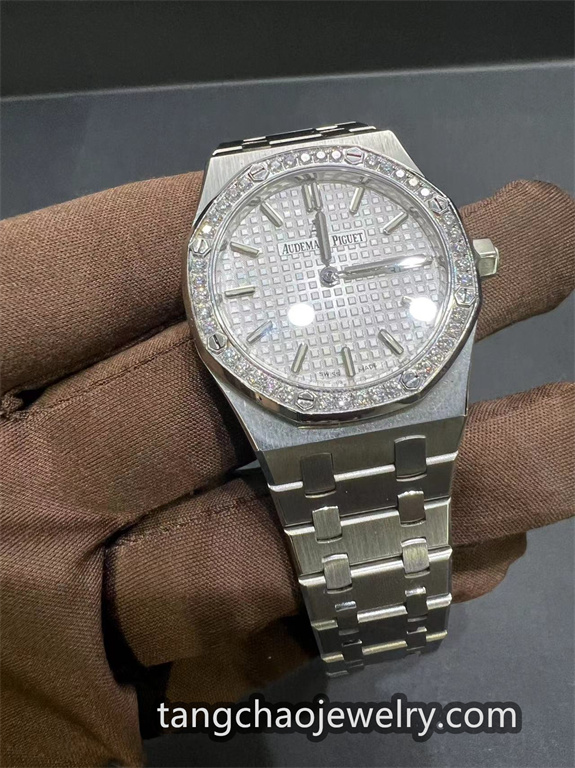 VVS Moissanite Cartier 40MM - Image 5