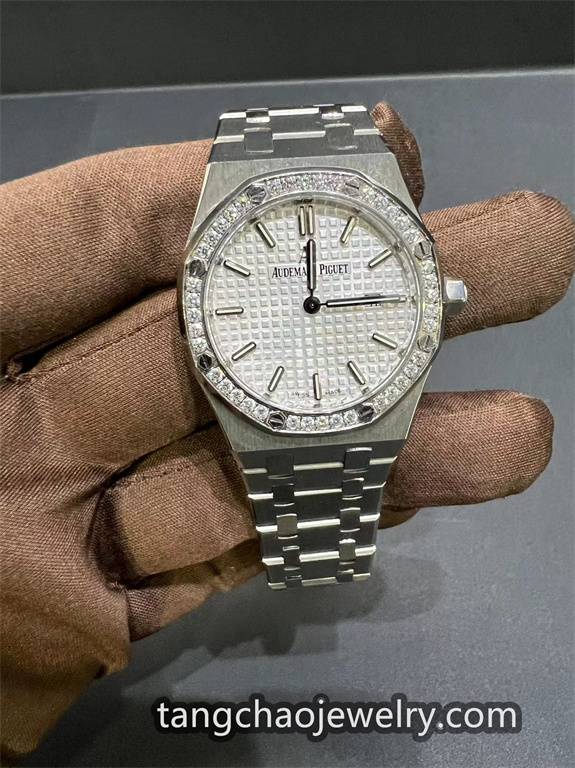 VVS Moissanite Cartier 40MM - Image 4